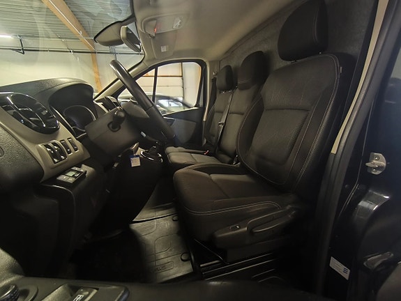 Renault Trafic 10 of 14