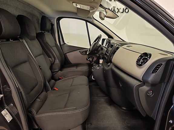 Renault Trafic 11 of 14