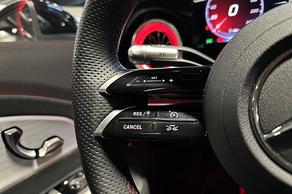Mercedes-Benz CLA350 25 of 27