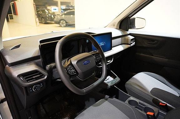 Ford Transit Courier 2 of 5