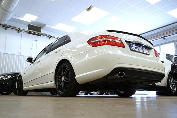 Mercedes-Benz E220 12 of 27