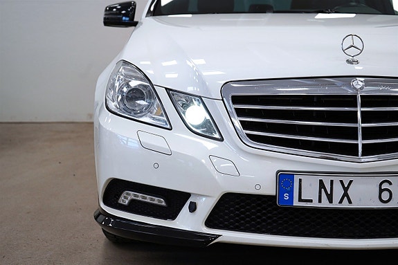 Mercedes-Benz E220 8 of 27