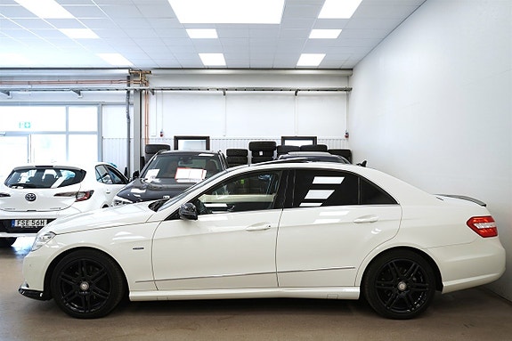 Mercedes-Benz E220 2 of 27