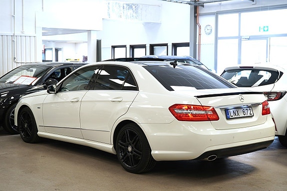 Mercedes-Benz E220 3 of 27