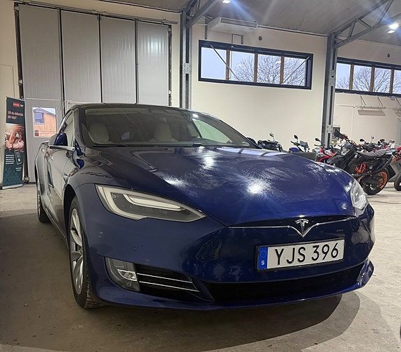 Tesla Model S 5 of 5