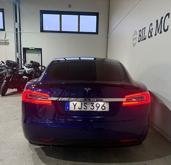Tesla Model S 7 of 22