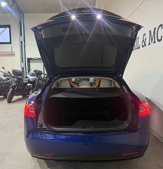 Tesla Model S 10 of 22