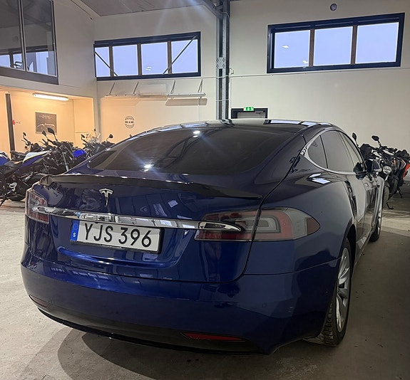 Tesla Model S 9 of 22