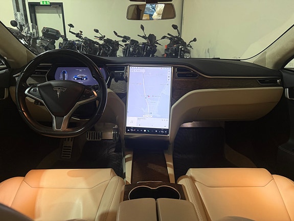 Tesla Model S 17 of 22