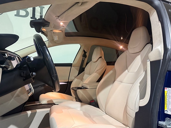 Tesla Model S 15 of 22