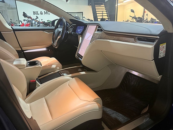 Tesla Model S 13 of 22