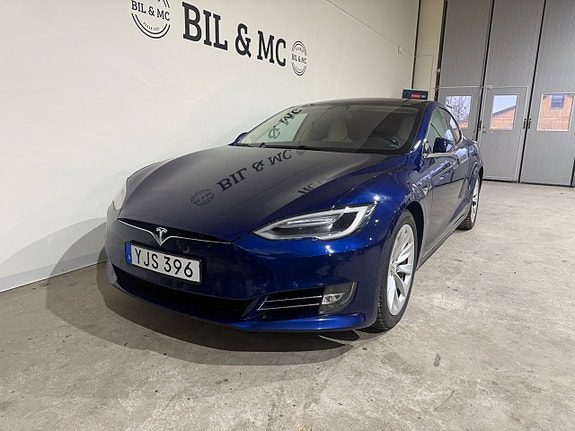 Tesla Model S 3 of 5