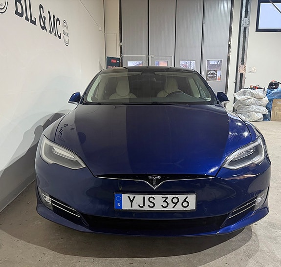 Tesla Model S 4 of 5