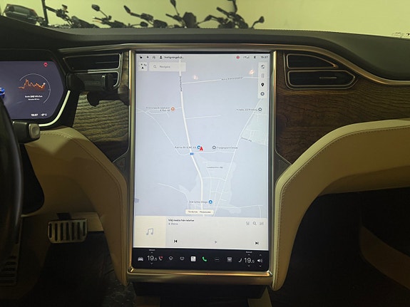 Tesla Model S 19 of 22