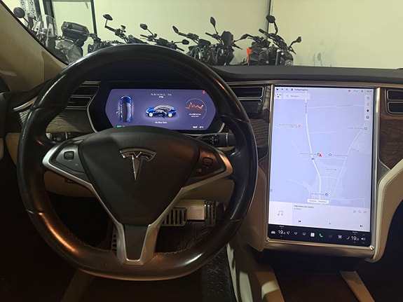 Tesla Model S 18 of 22