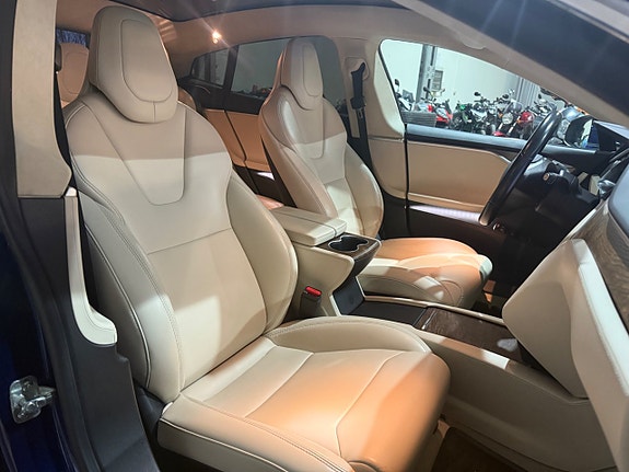 Tesla Model S 14 of 22