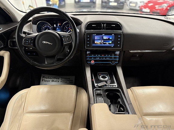 Jaguar F-PACE 8 of 21