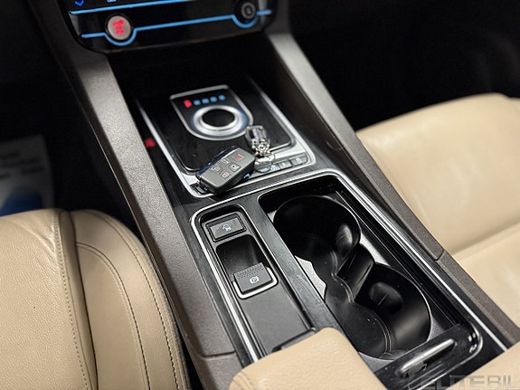 Jaguar F-PACE 13 of 21