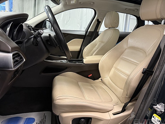 Jaguar F-PACE 6 of 21