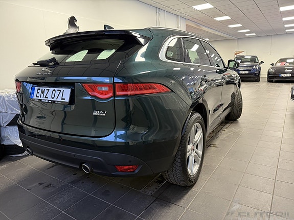 Jaguar F-PACE 2 of 21