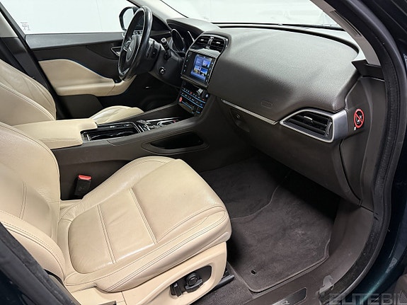 Jaguar F-PACE 10 of 21