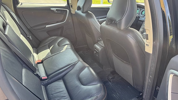 Volvo XC60 8 of 10