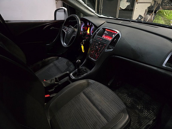 Opel Astra 8 of 11