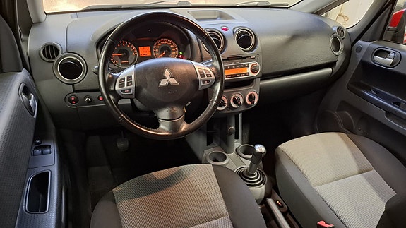 Mitsubishi Colt 2 of 22