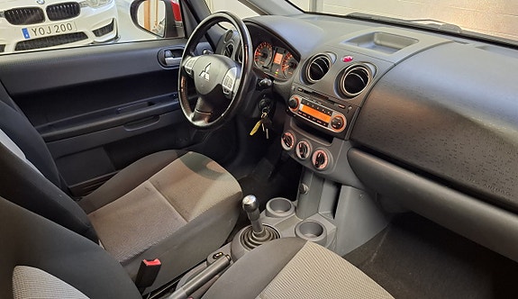 Mitsubishi Colt 12 of 22