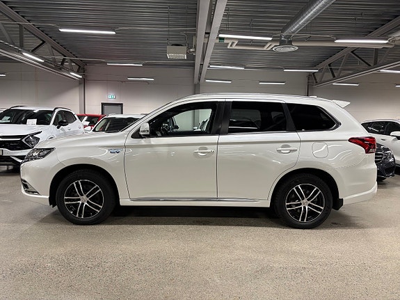 Mitsubishi Outlander 2 of 5