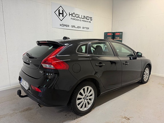 Volvo V40 4 of 5