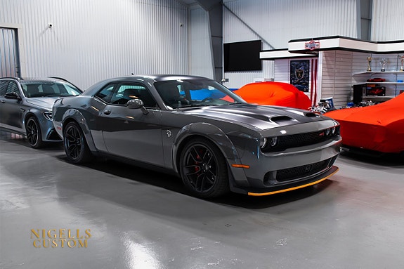 Dodge Challenger 2 of 5