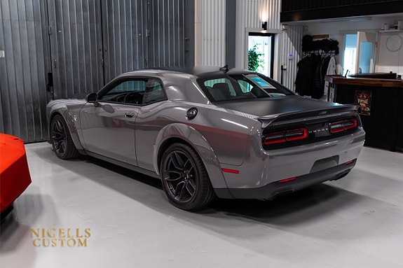 Dodge Challenger 4 of 5