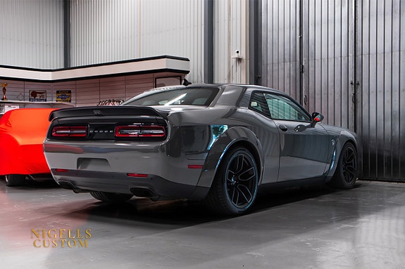 Dodge Challenger 3 of 5