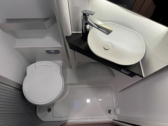 Adria COMPACT DL 60Y - Fiat MultiJet3 140HP (103kW) 35L 10 of 15
