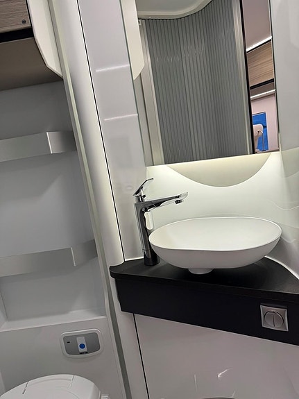 Adria COMPACT DL 60Y - Fiat MultiJet3 140HP (103kW) 35L 9 of 15