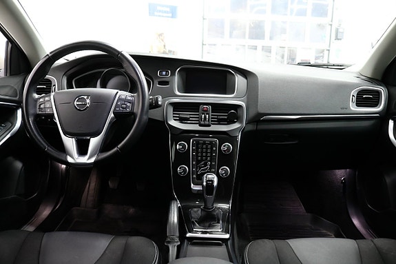 Volvo V40 10 of 17