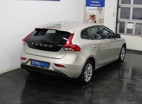 Volvo V40 2 of 17