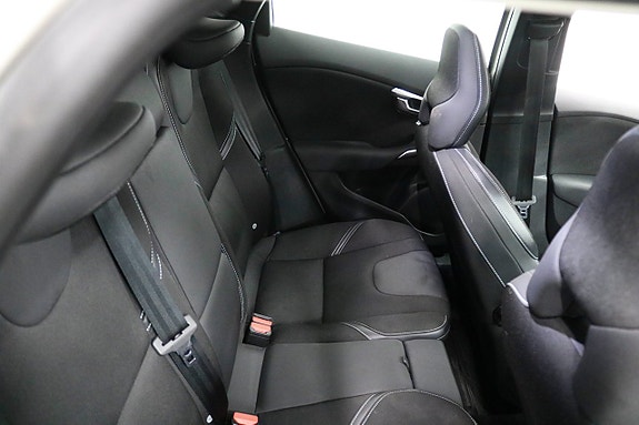 Volvo V40 9 of 17