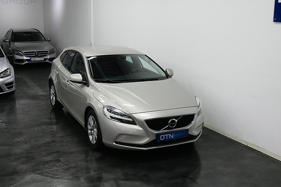 Volvo V40 5 of 17