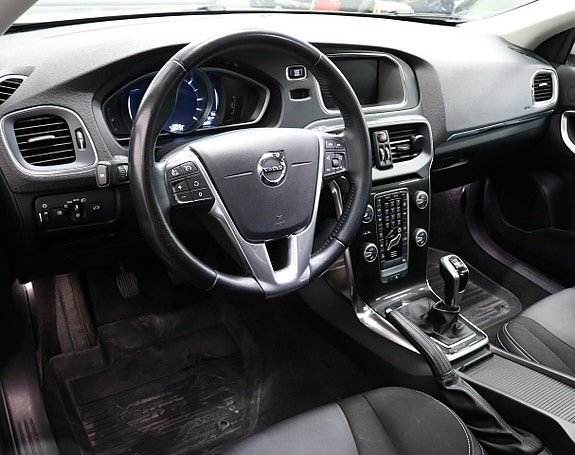 Volvo V40 11 of 17
