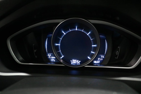 Volvo V40 12 of 17