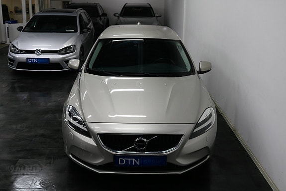 Volvo V40 6 of 17