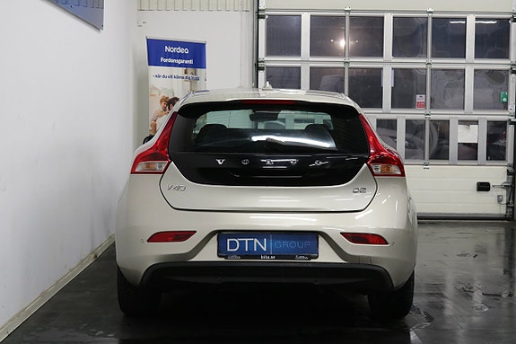 Volvo V40 4 of 17