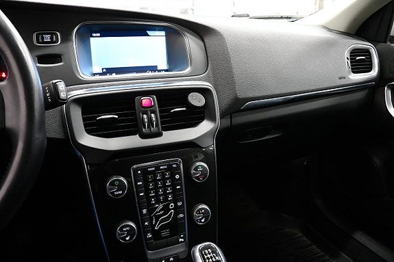 Volvo V40 14 of 17