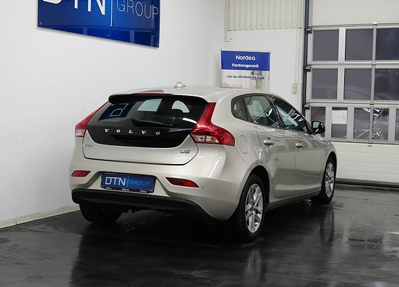 Volvo V40 3 of 17