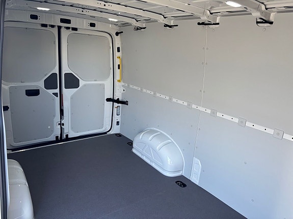 Volkswagen Crafter 15 of 15