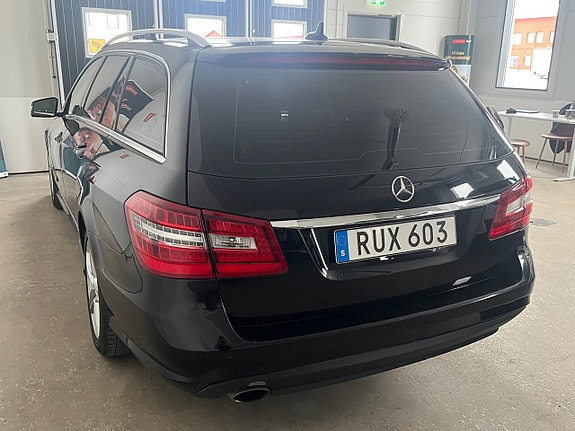 Mercedes-Benz E220 10 of 25