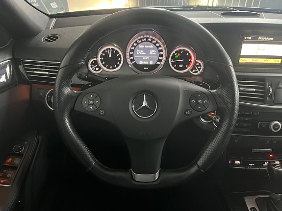Mercedes-Benz E220 16 of 25