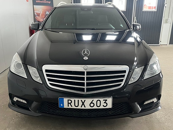 Mercedes-Benz E220 4 of 5